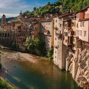  Hébergement de vacances Maison Suspendue Avec Jacuzzi Privatif